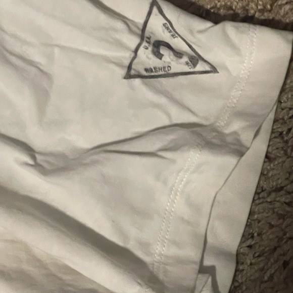 Guess Men's White Artistic Graphic Tee - Picture 4 of 4